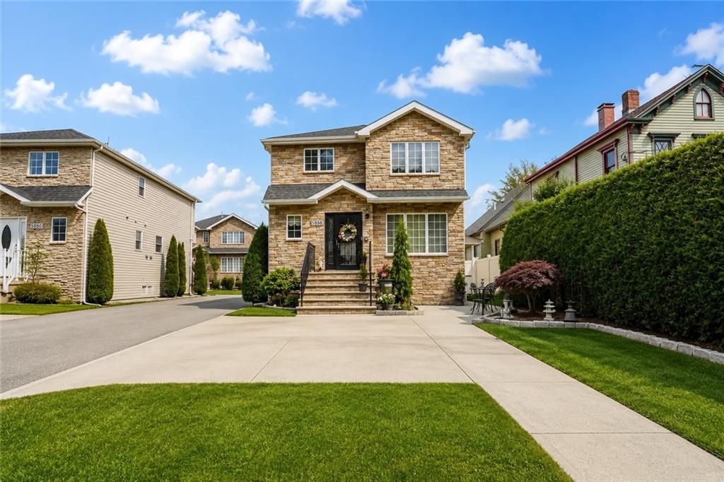 Photo of 5886 Amboy Road, Staten Island, NY 10309 (MLS # 502060)