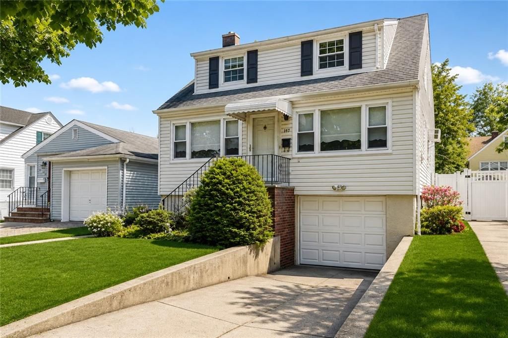 Photo of 147 Byrne Avenue, Staten Island, NY 10314 (MLS # 501241)