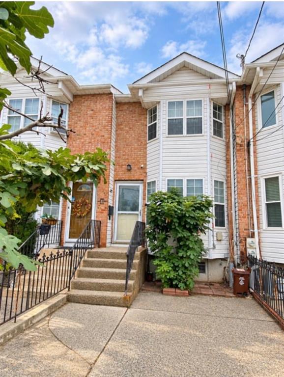 Photo of 75 Saint Marys Avenue, Staten Island, NY 10305 (MLS # 504898)