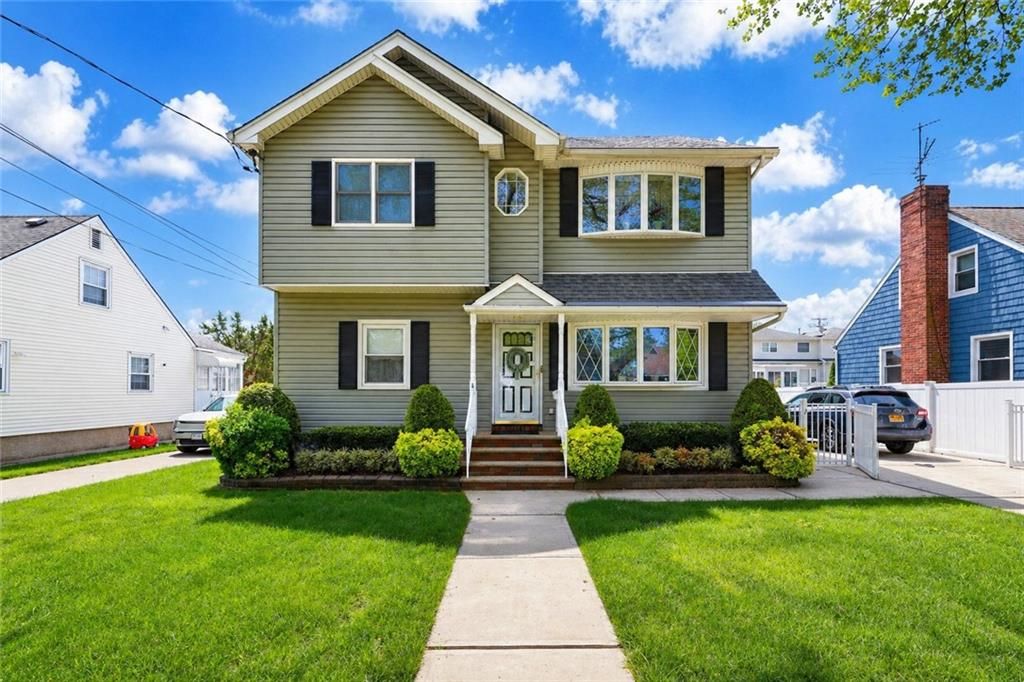 Photo of 24 Allison Avenue, Staten Island, NY 10306 (MLS # 500913)