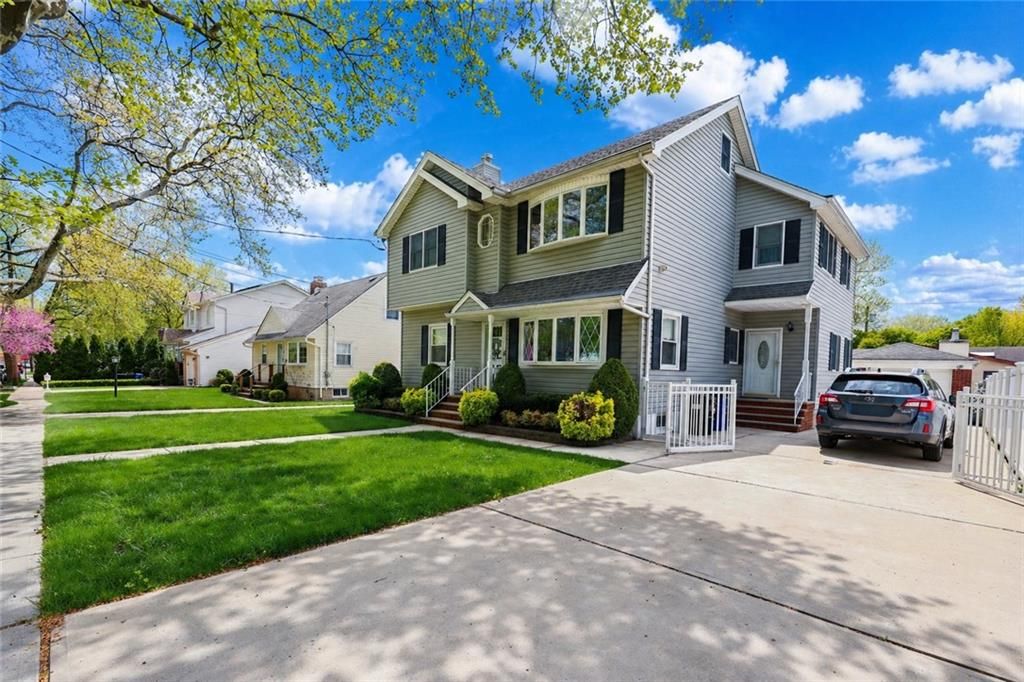 Photo of 24 Allison Avenue, Staten Island, NY 10306 (MLS # 500913)