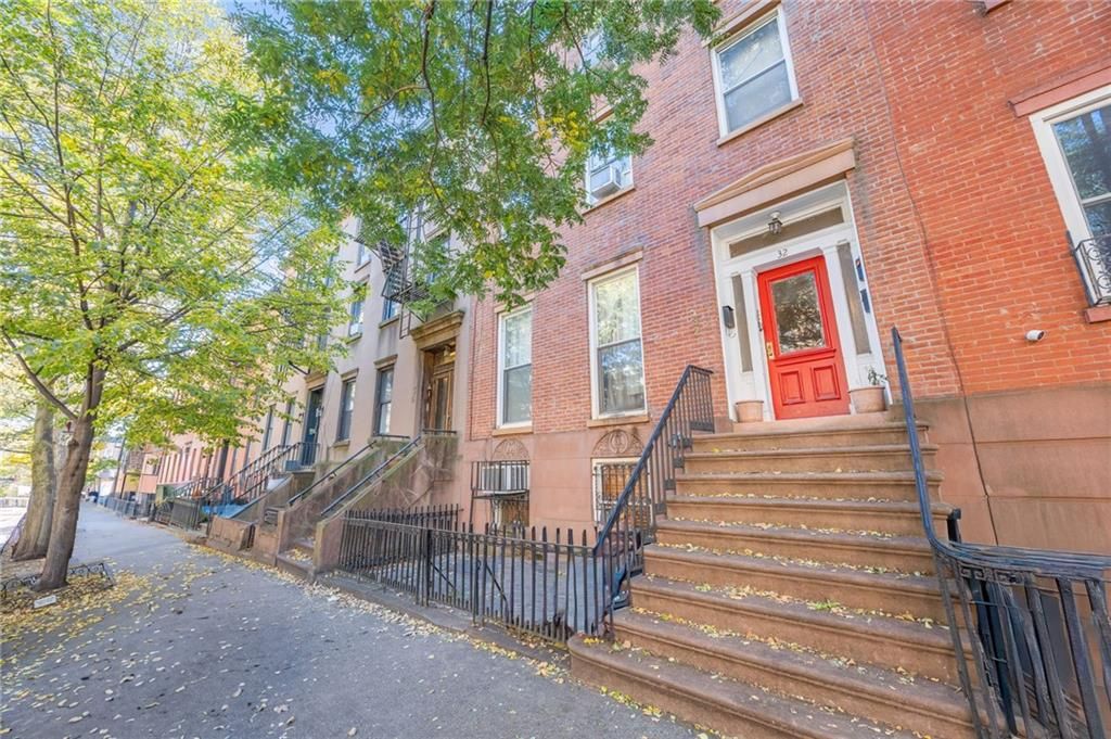 Photo of 32 Douglass Street, Brooklyn, NY 11231 (MLS # 497167)