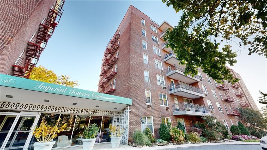 Photo of 55 Austin Place #2Y, Staten Island, NY 10304 (MLS # 496481)