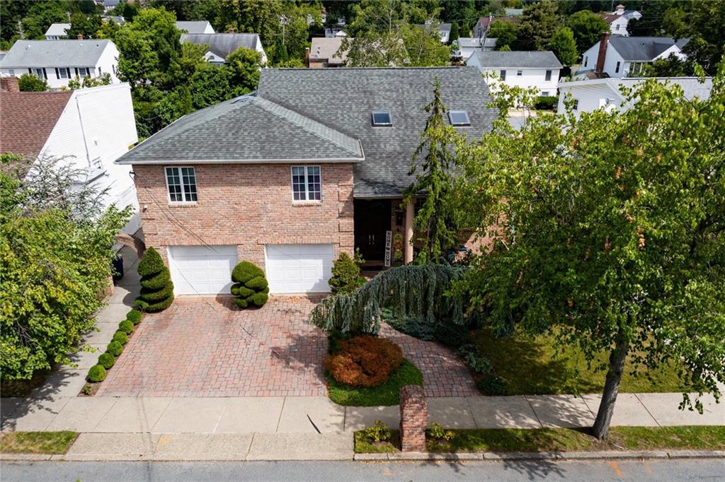 Photo of 337 Thomas Street, Staten Island, NY 10306 (MLS # 505433)
