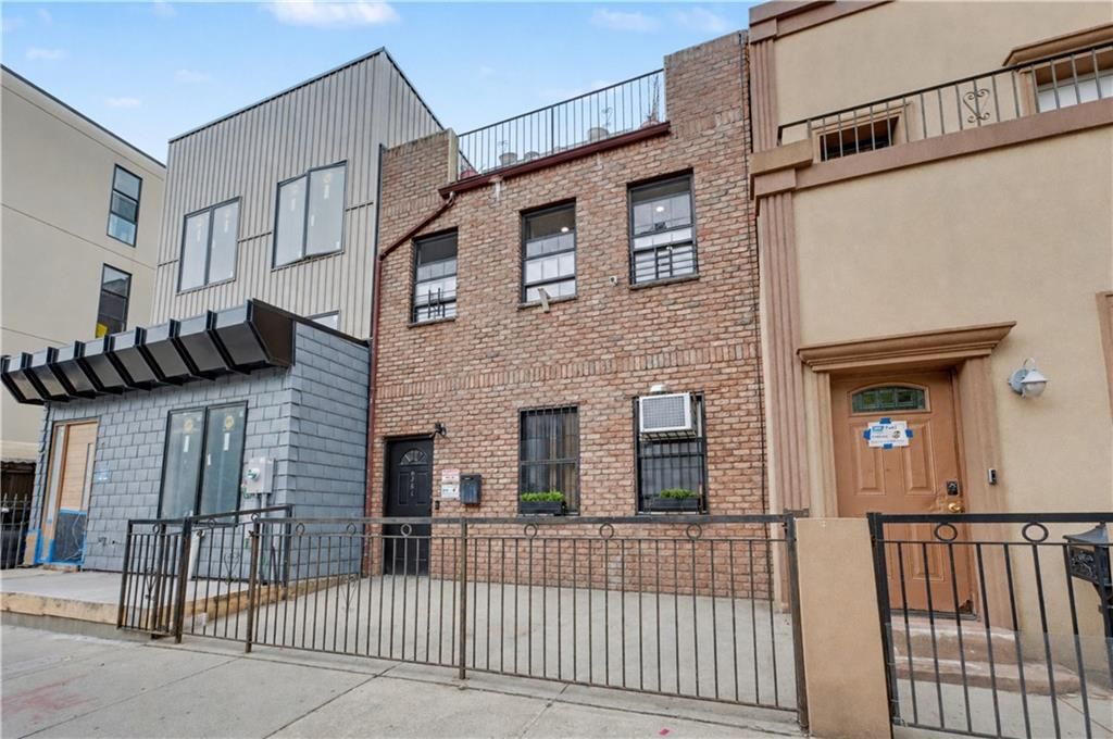 Photo of 364 Evergreen Avenue, Brooklyn, NY 11221 (MLS # 500861)