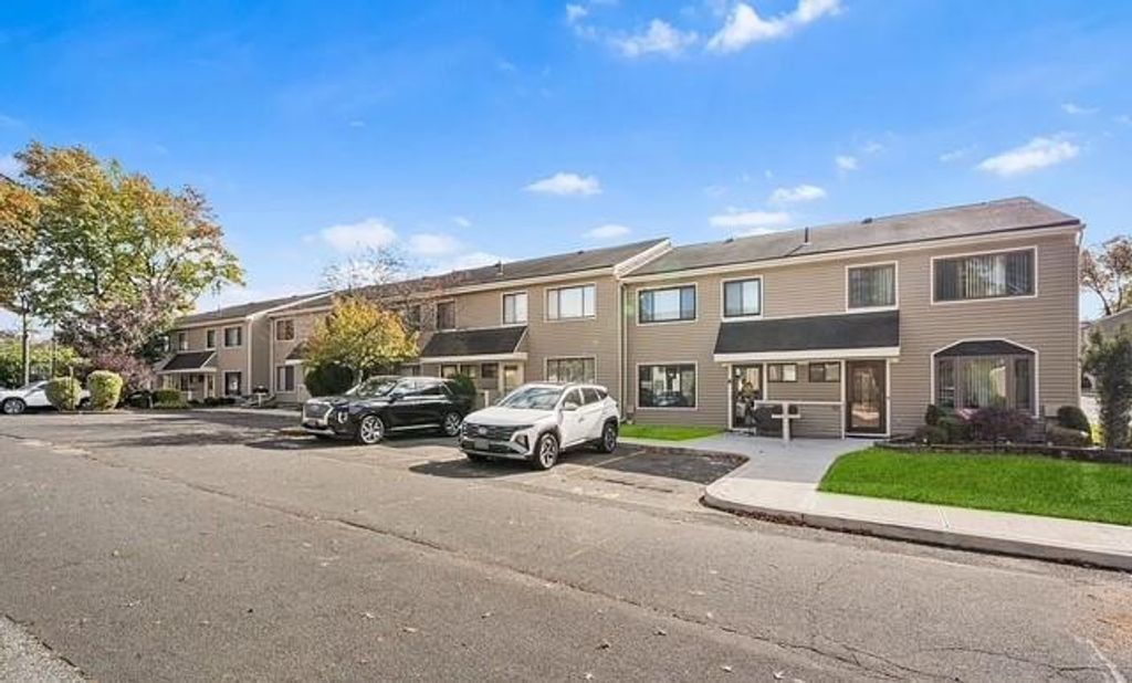 Photo of 28 Berry Court, Staten Island, NY 10309 (MLS # 498273)