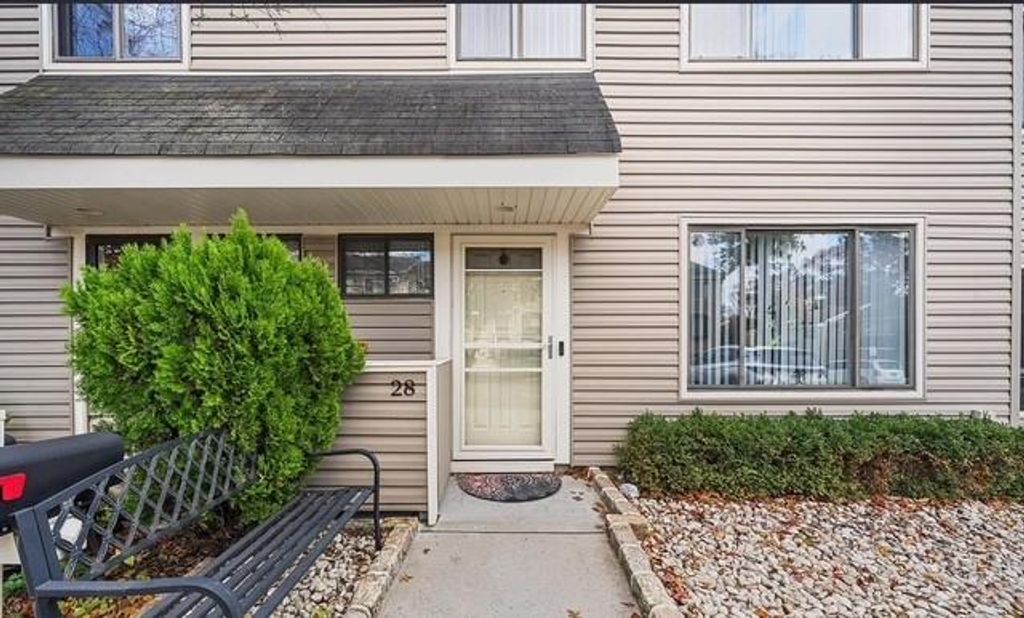 Photo of 28 Berry Court, Staten Island, NY 10309 (MLS # 498273)