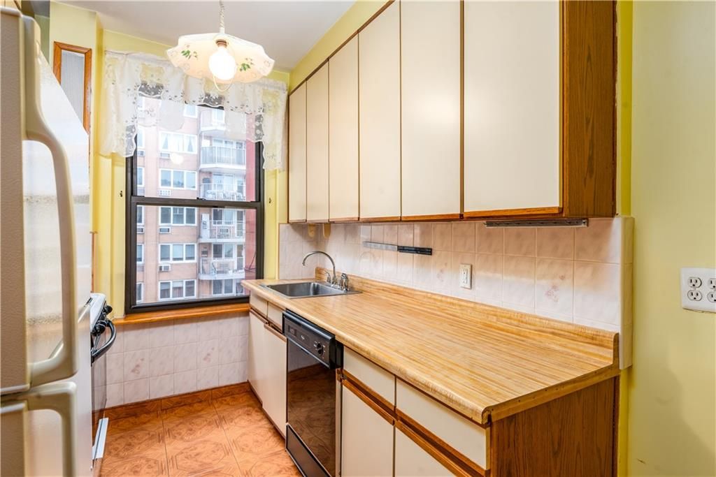 Photo of 3145 Brighton 4th Street #515, Brooklyn, NY 11235 (MLS # 495501)