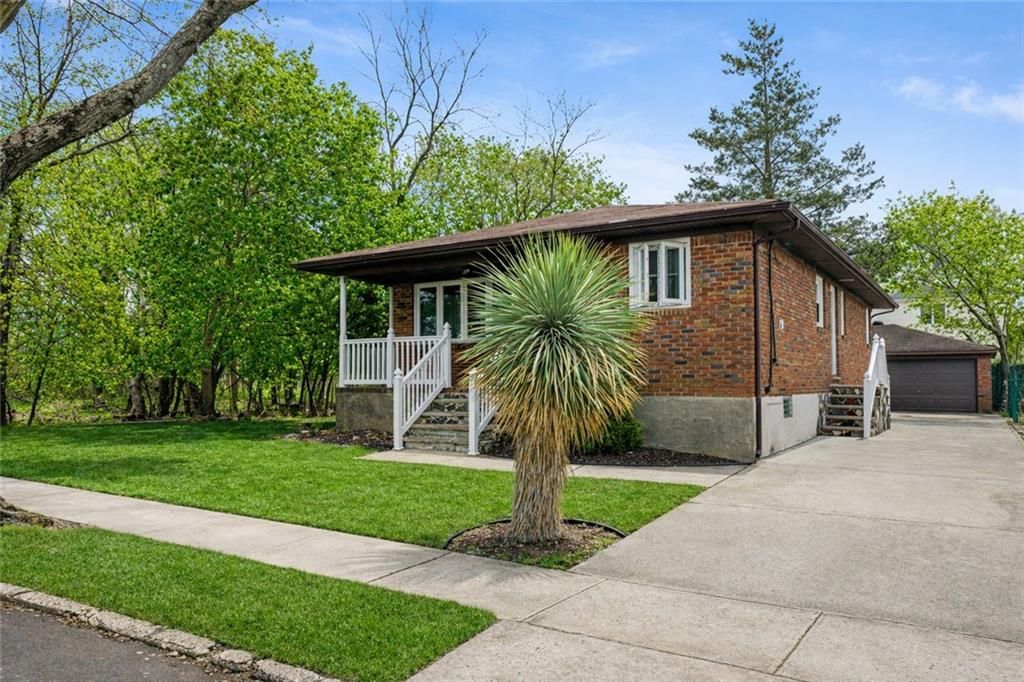 Photo of 274 Evergreen Avenue, Staten Island, NY 10305 (MLS # 500782)