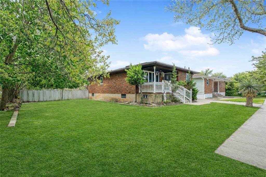 Photo of 274 Evergreen Avenue, Staten Island, NY 10305 (MLS # 500782)