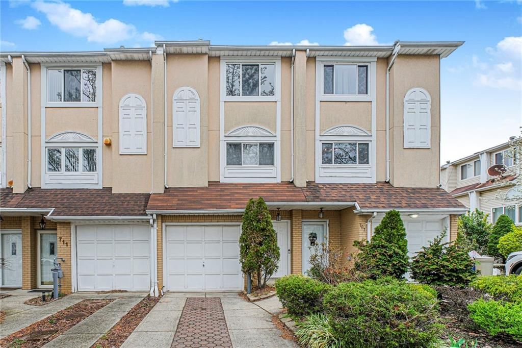 Photo of 709 Correll Avenue, Staten Island, NY 10309 (MLS # 500372)