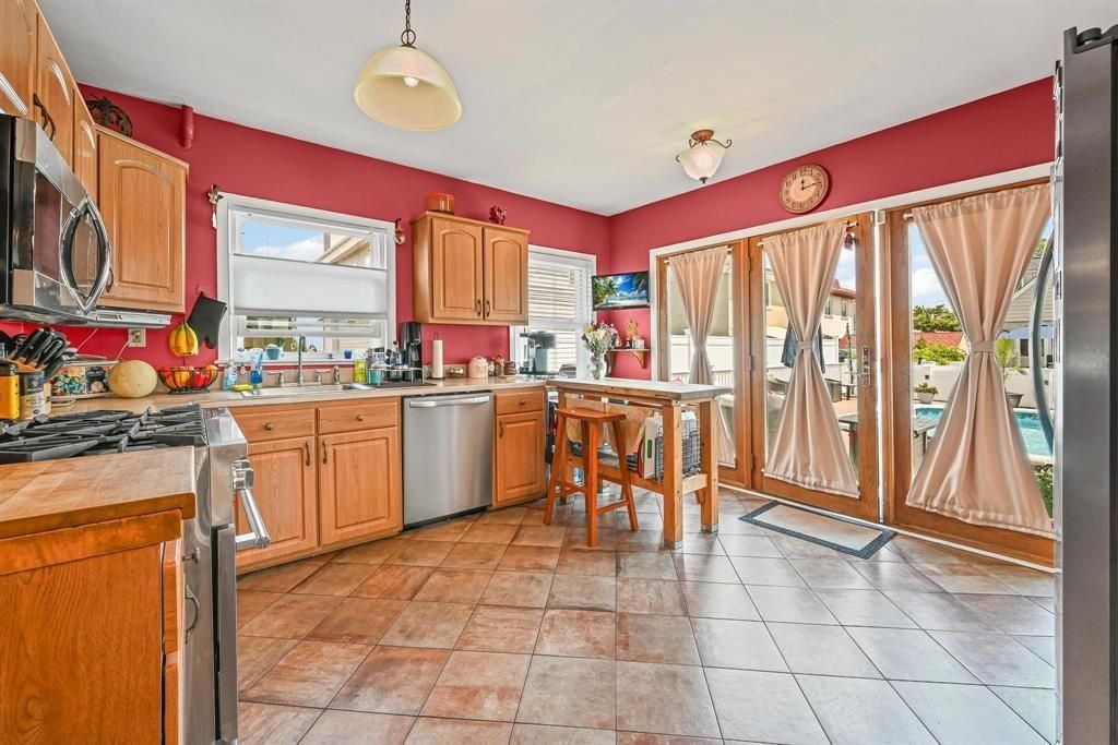 Photo of 456 Beach 145th Street, Queens, NY 11694 (MLS # 494422)