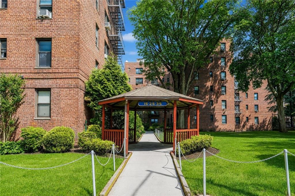 Photo of 25 Oliver Street #4A, Brooklyn, NY 11209 (MLS # 501769)