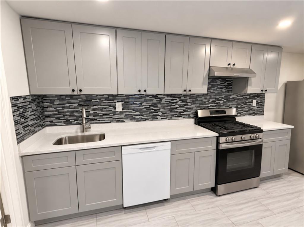 Photo of 207 Bradford Street, Brooklyn, NY 11207 (MLS # 505171)