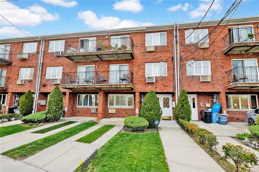 Photo of 7941 Seaview Avenue #E1, Brooklyn, NY 11236 (MLS # 500511)