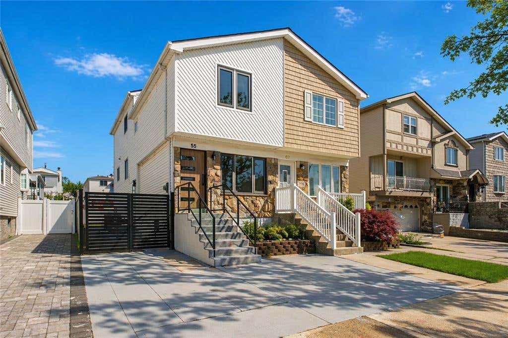 Photo of 55 Beard Street, Staten Island, NY 10314 (MLS # 502586)