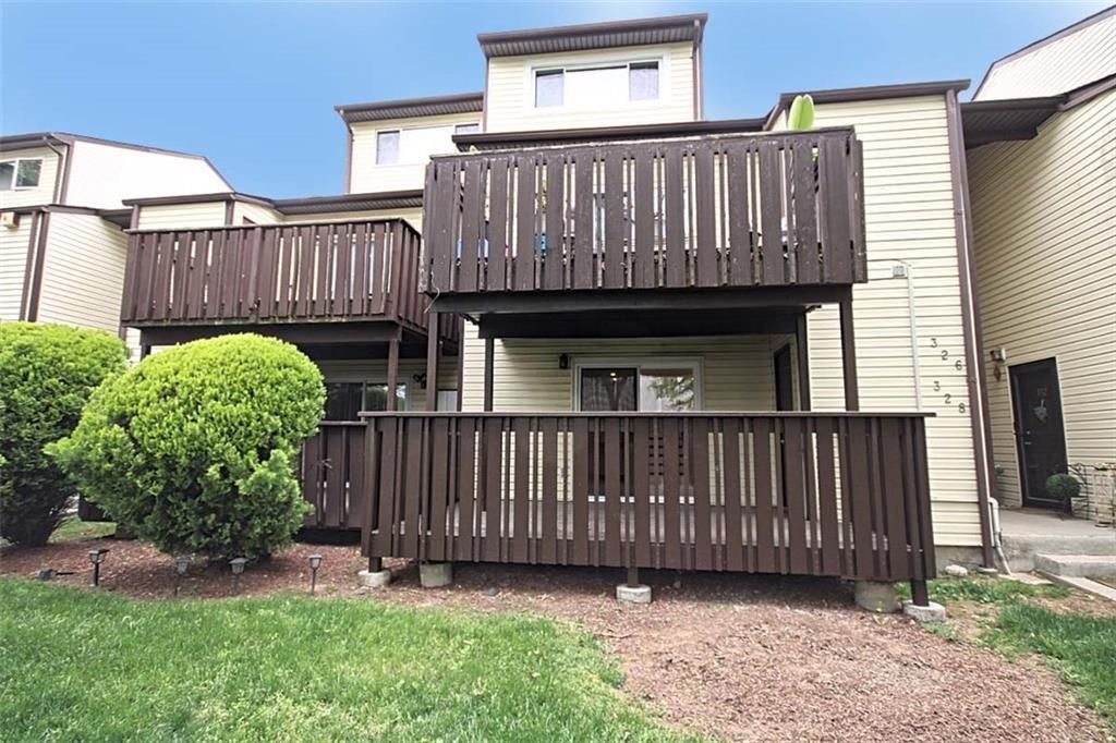 Photo of 328 Timber Ridge Drive #1, Staten Island, NY 10308 (MLS # 501277)
