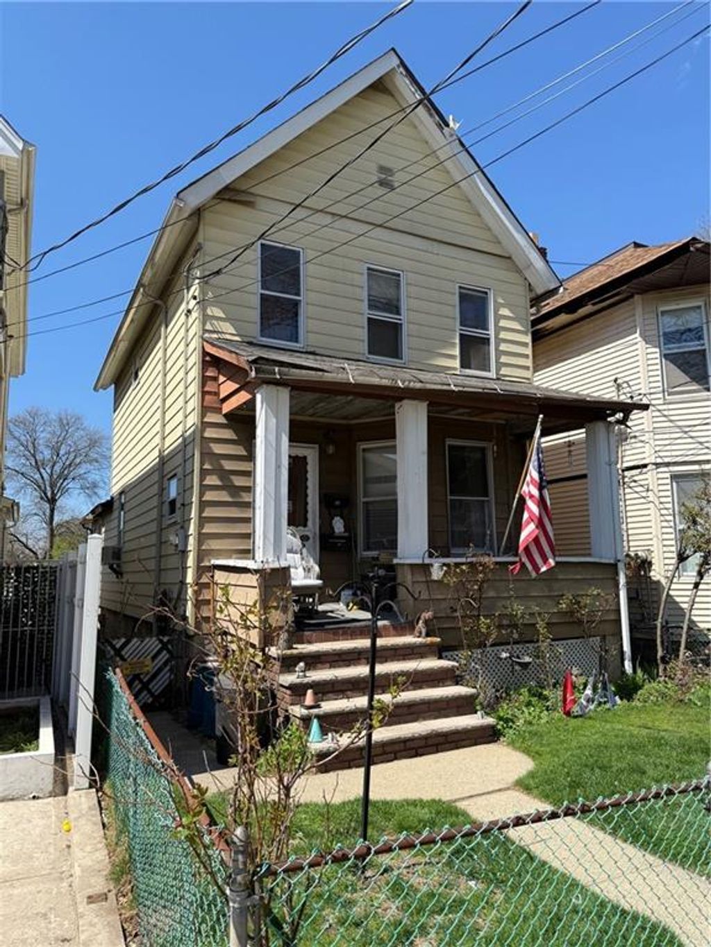 Photo of 400 Jewett Avenue, Staten Island, NY 10302 (MLS # 500263)