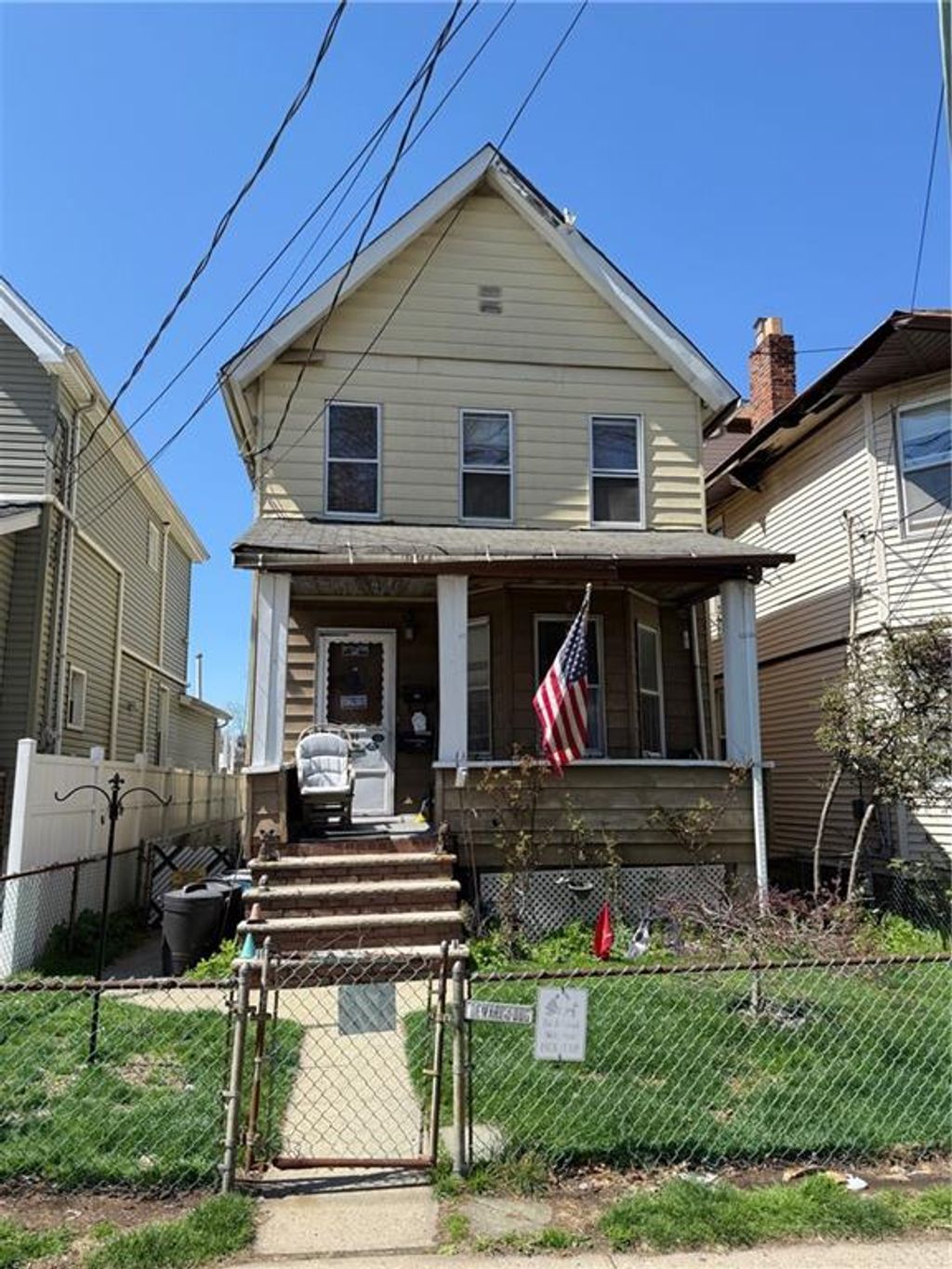 Photo of 400 Jewett Avenue, Staten Island, NY 10302 (MLS # 500263)