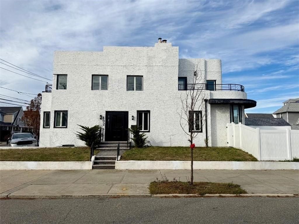 Photo of 402 Beach 134th Street, Queens, NY 11694 (MLS # 497496)