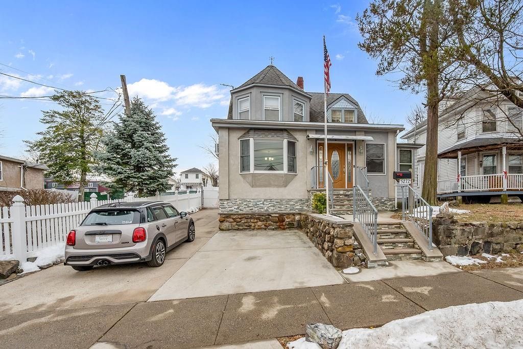 Photo of 5272 Arthur Kill Road, Staten Island, NY 10307 (MLS # 498280)