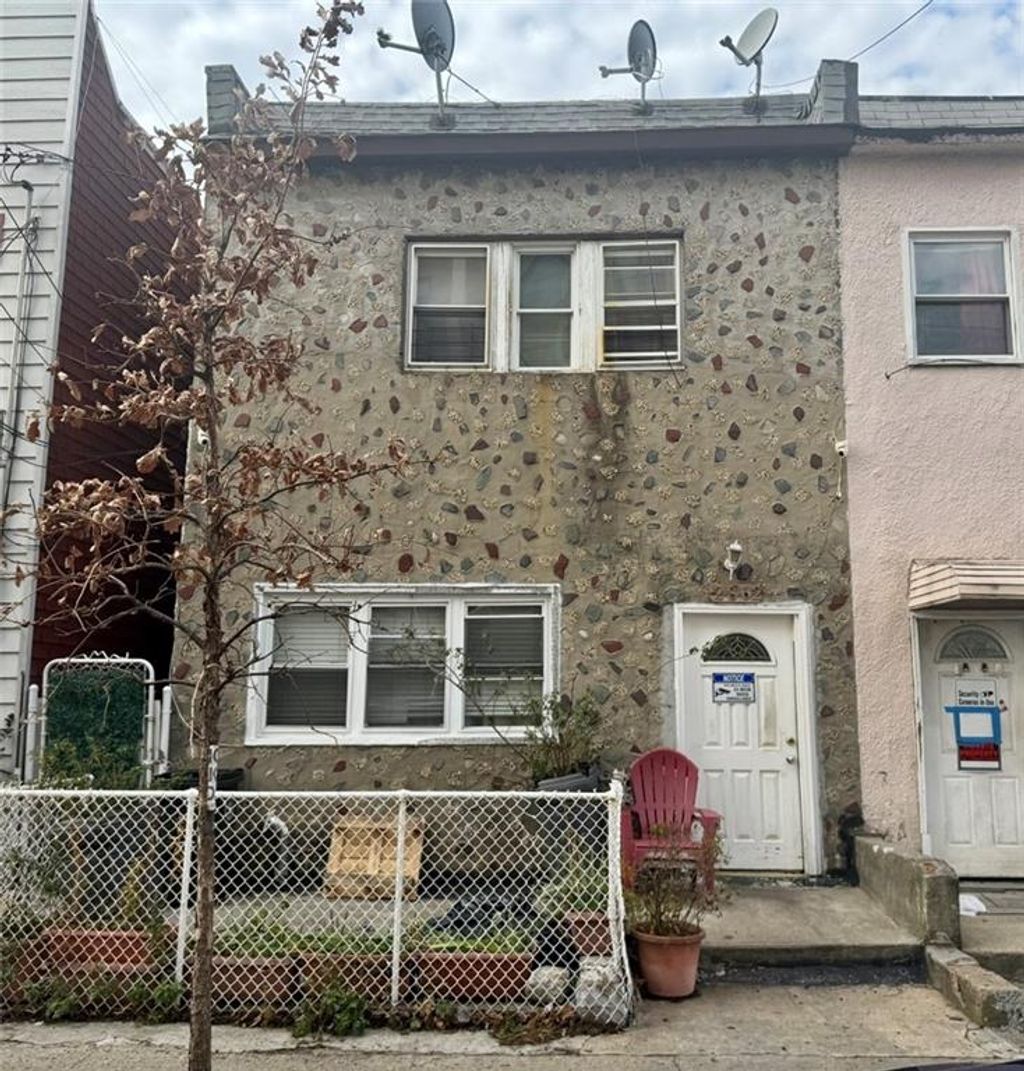 Photo of 2862 Brighton 3rd Street, Brooklyn, NY 11235 (MLS # 498248)
