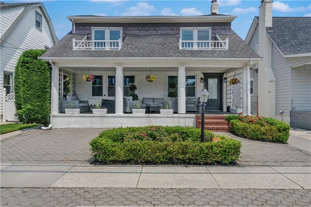 Photo of 334 Beach 146th Street, Neponsit, NY 11694 (MLS # 495714)