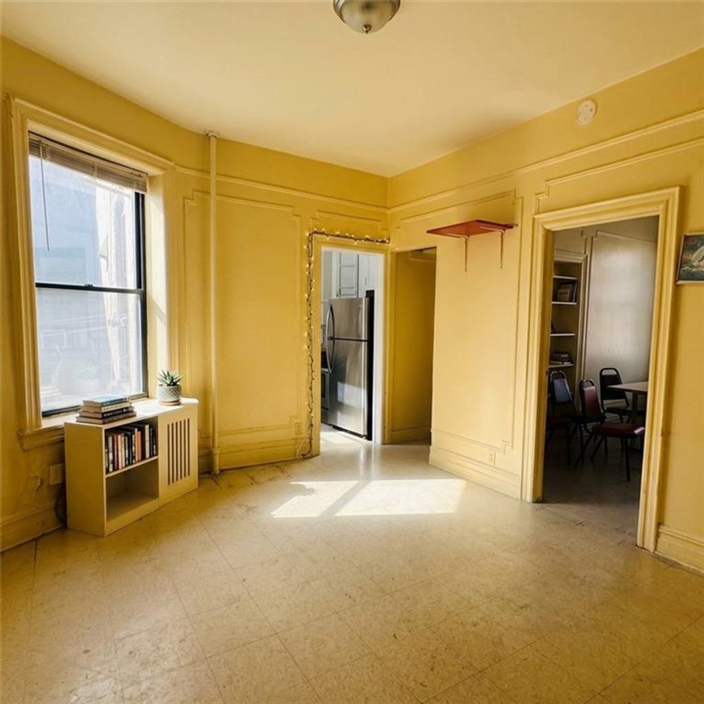 Photo of 1912 Bay Ridge Parkway, Brooklyn, NY 11204 (MLS # 500452)