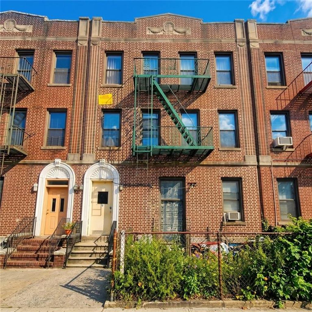 Photo of 1912 Bay Ridge Parkway, Brooklyn, NY 11204 (MLS # 500452)