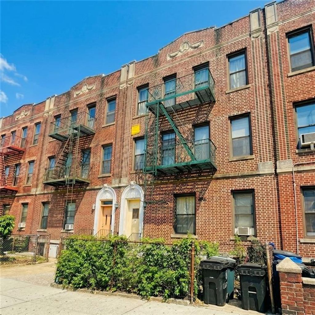 Photo of 1912 Bay Ridge Parkway, Brooklyn, NY 11204 (MLS # 500452)