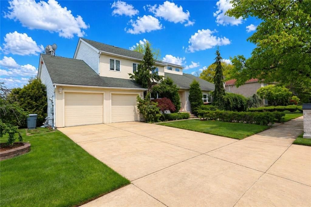 Photo of 16 Gilroy Street, Staten Island, NY 10309 (MLS # 501011)