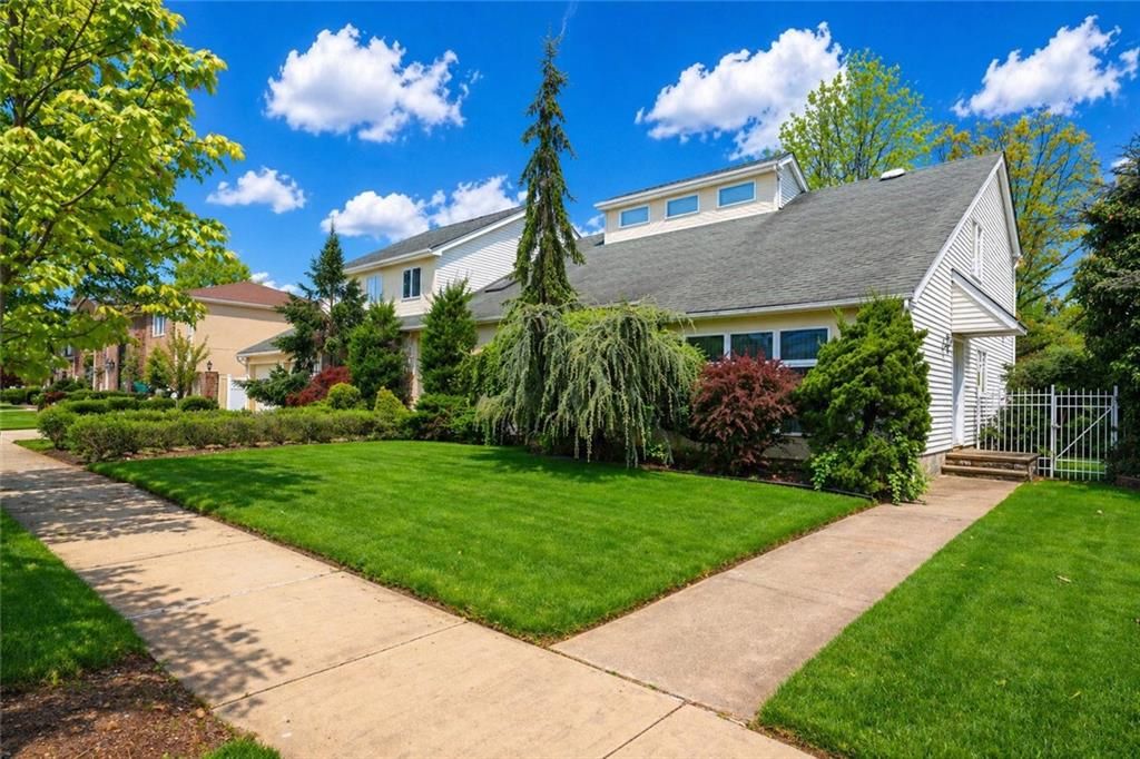 Photo of 16 Gilroy Street, Staten Island, NY 10309 (MLS # 501011)