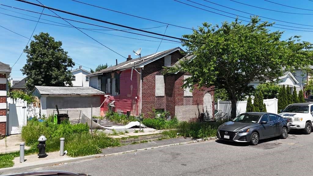 Photo of 23 Winham Avenue, Staten Island, NY 10306 (MLS # 502019)