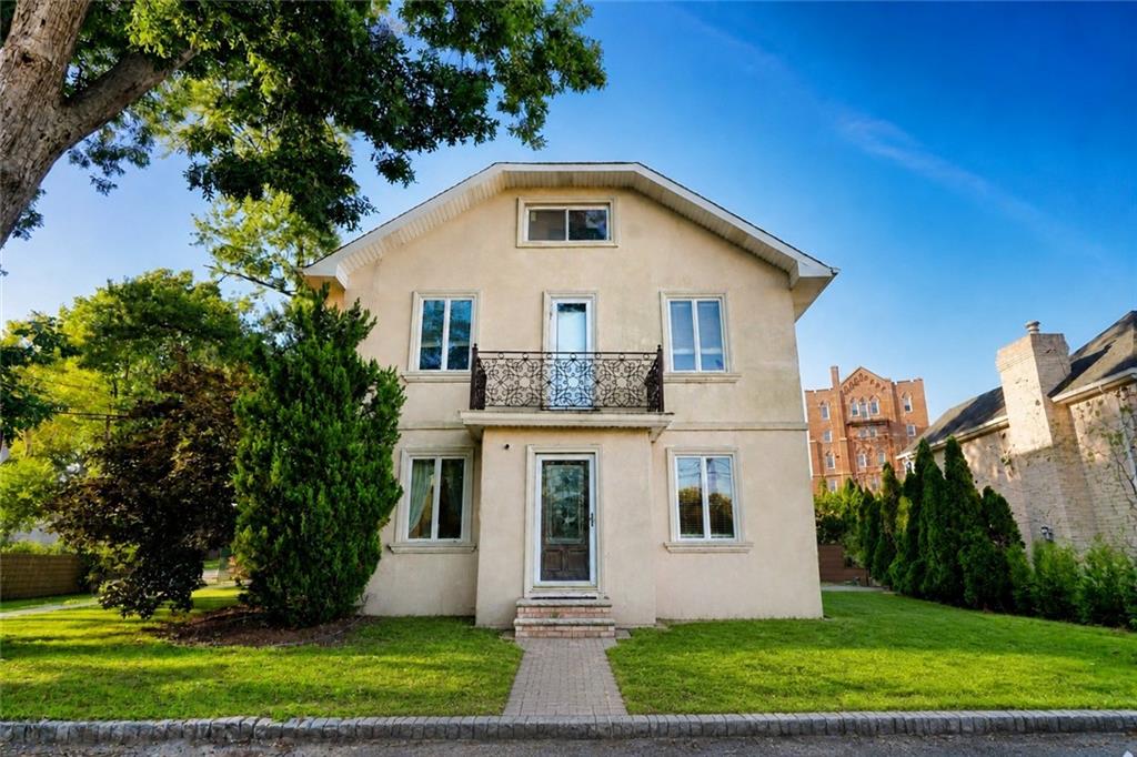 Photo of 35 Landis Avenue, Staten Island, NY 10305 (MLS # 504499)