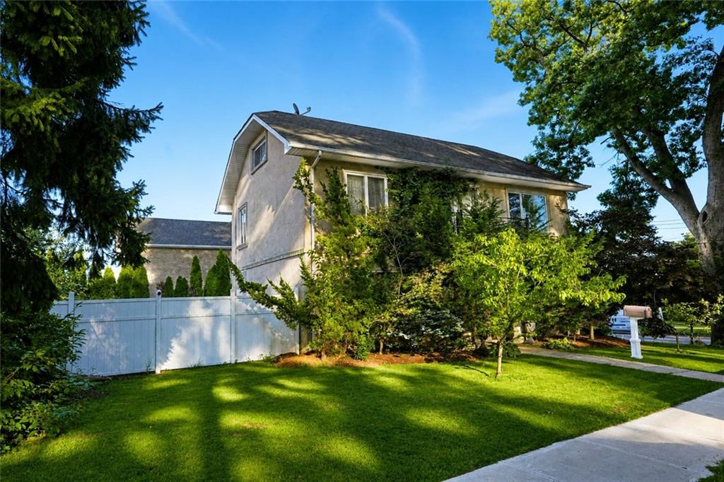 Photo of 35 Landis Avenue, Staten Island, NY 10305 (MLS # 504499)