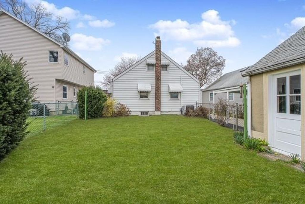 Photo of 125 Bryson Avenue, Staten Island, NY 10312 (MLS # 500103)