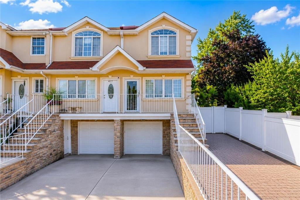 Photo of 4175 Amboy Road, Staten Island, NY 10308 (MLS # 504117)