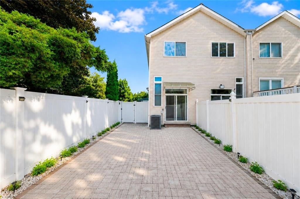 Photo of 4175 Amboy Road, Staten Island, NY 10308 (MLS # 504117)