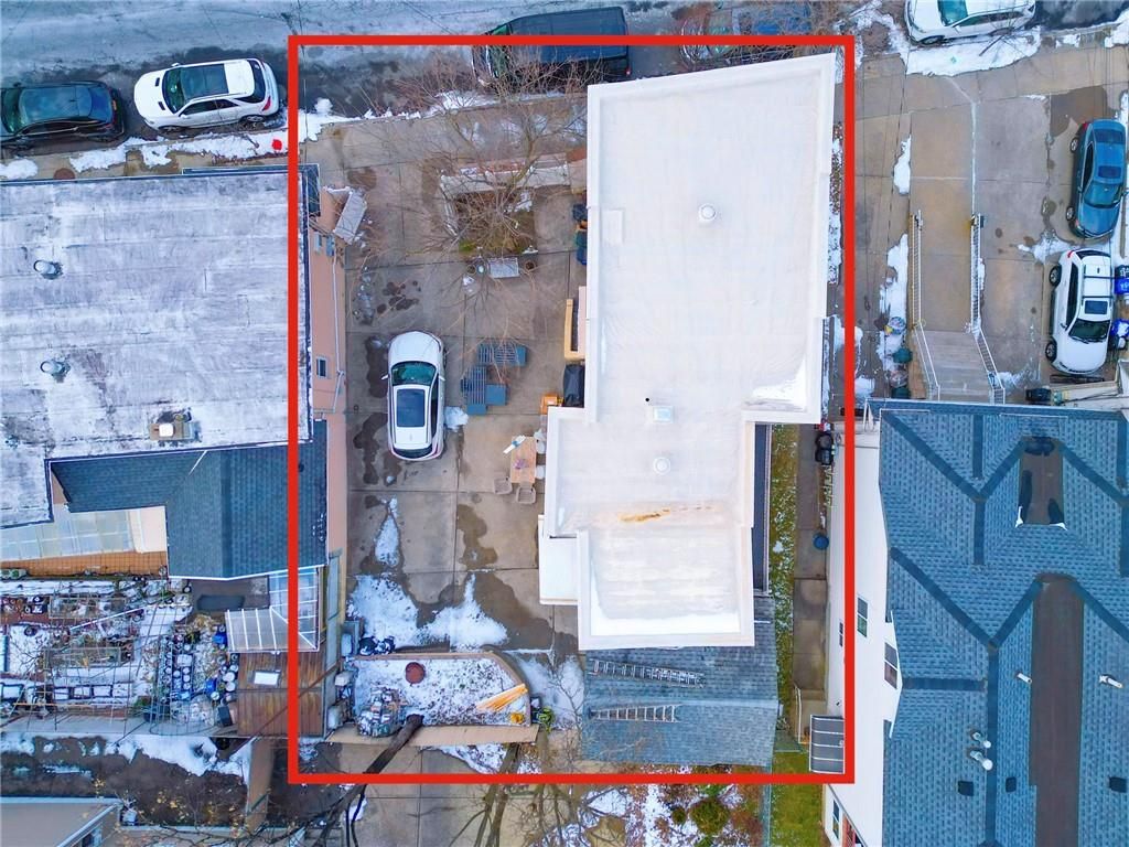 Photo of 98 Robin Road, Staten Island, NY 10305 (MLS # 498197)