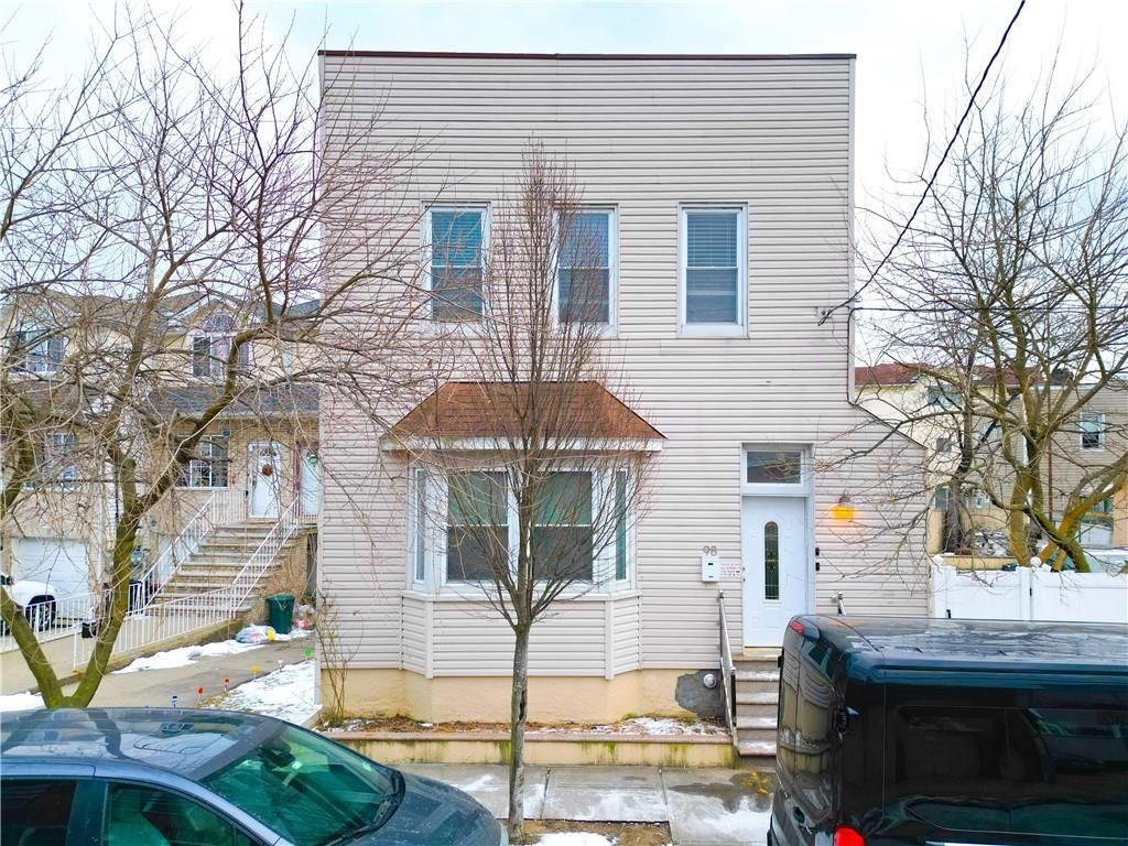 Photo of 98 Robin Road, Staten Island, NY 10305 (MLS # 498197)