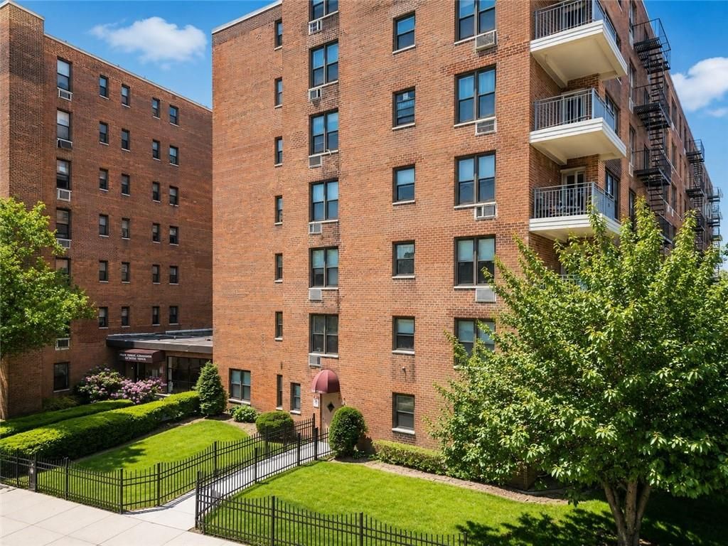 Photo of 100 Colfax Avenue #6G, Staten Island, NY 10306 (MLS # 501531)