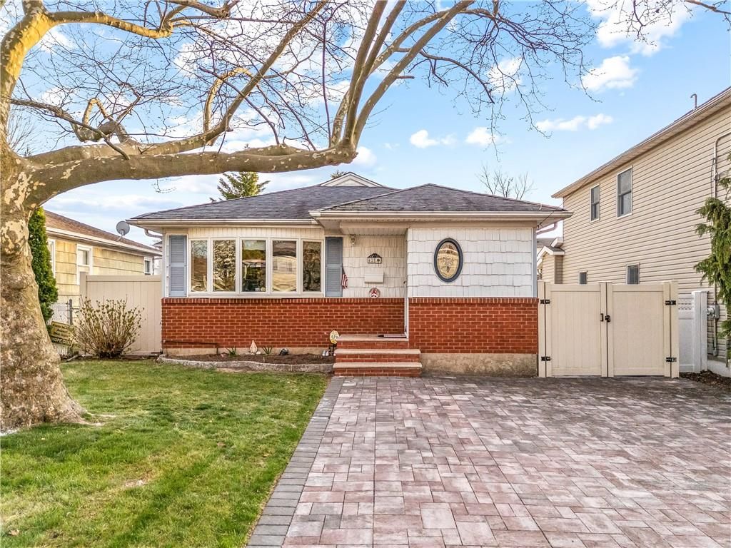 Photo of 428 Armstrong Avenue, Staten Island, NY 10308 (MLS # 500441)