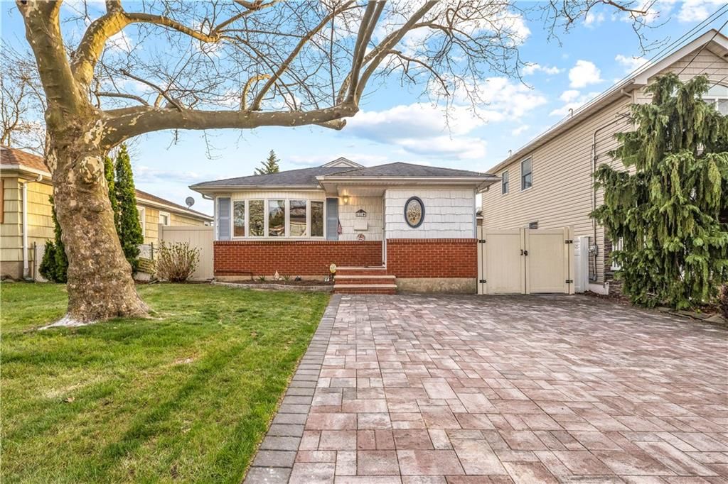 Photo of 428 Armstrong Avenue, Staten Island, NY 10308 (MLS # 500441)