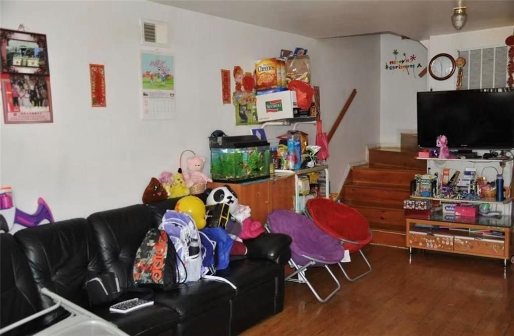 Photo of 255 Targee Street, Staten Island, NY 10304 (MLS # 501045)