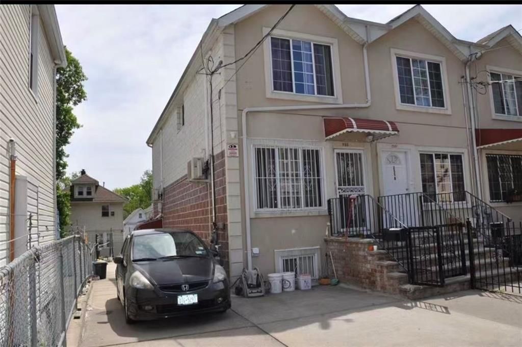 Photo of 255 Targee Street, Staten Island, NY 10304 (MLS # 501045)