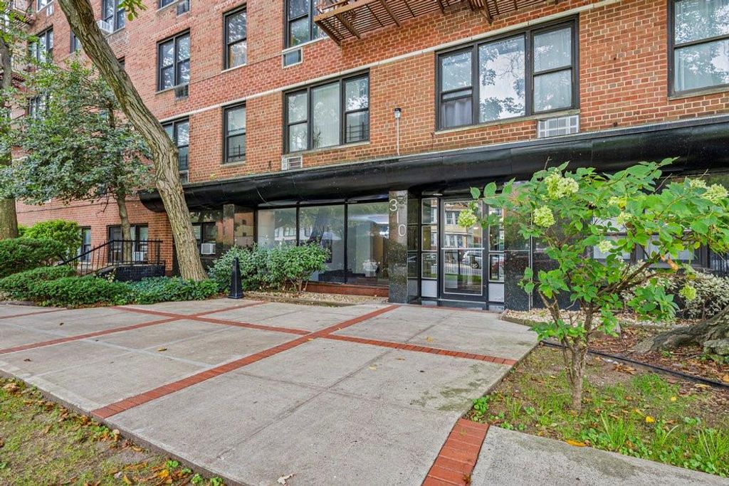 Photo of 310 Lenox Road #3T, Brooklyn, NY 11226 (MLS # 495976)