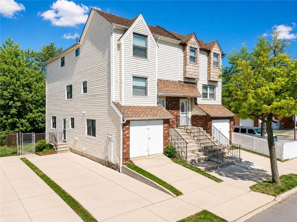 Photo of 119 Logan Avenue, Staten Island, NY 10301 (MLS # 501610)