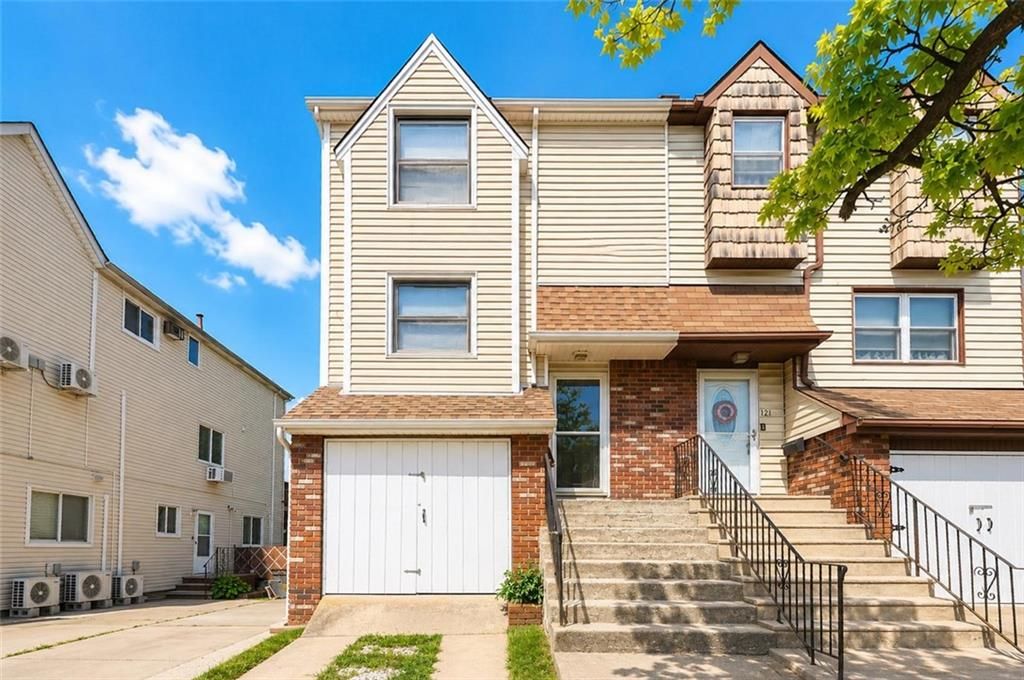 Photo of 119 Logan Avenue, Staten Island, NY 10301 (MLS # 501610)