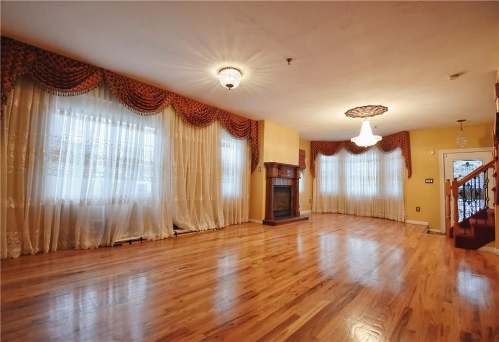 Photo of 64 Van Name Avenue, Staten Island, NY 10303 (MLS # 498584)