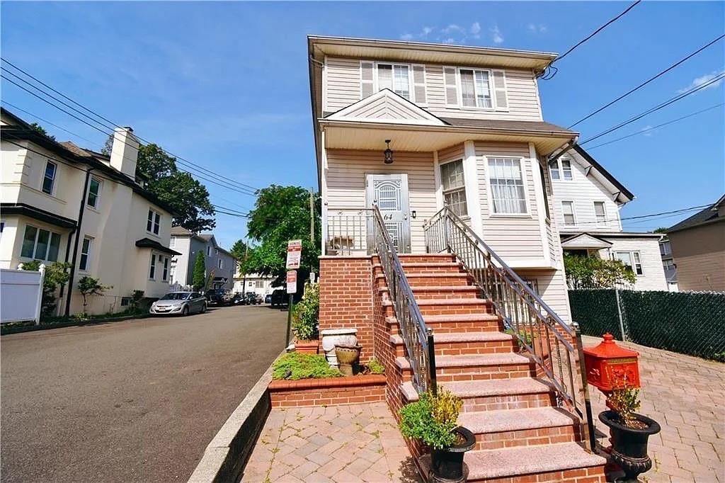 Photo of 64 Van Name Avenue, Staten Island, NY 10303 (MLS # 498584)